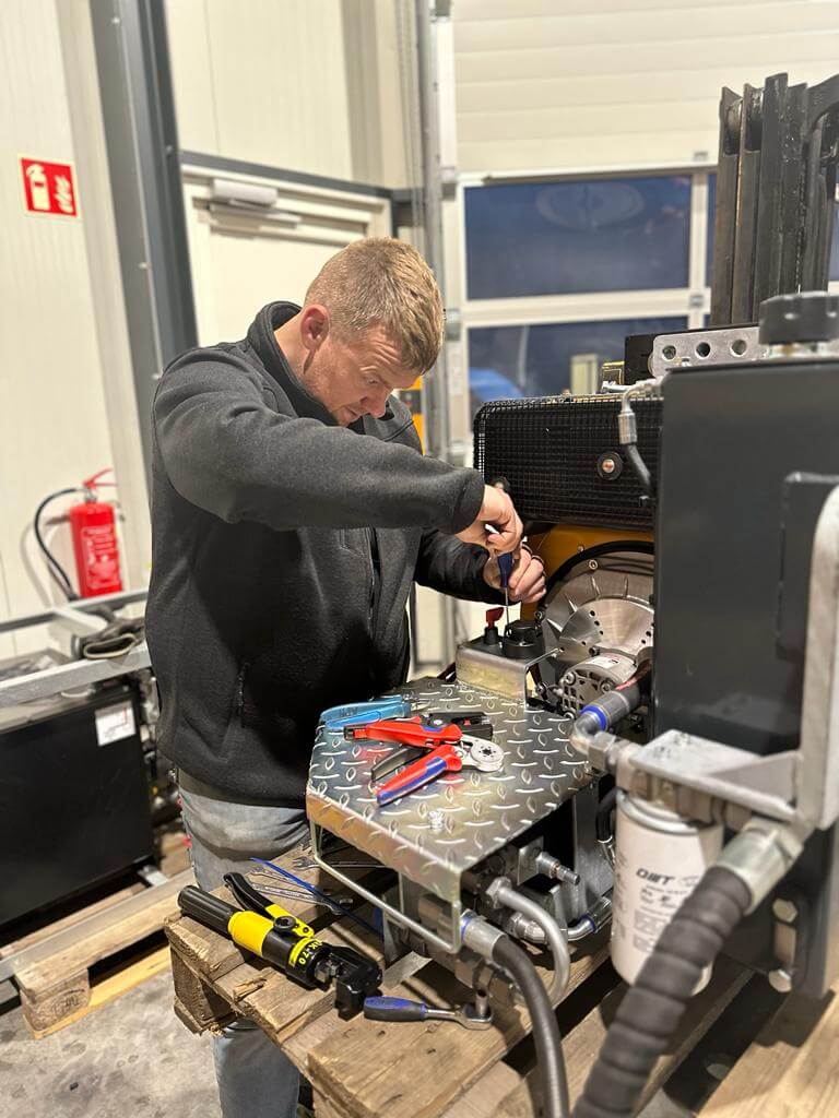 Arjan Nagelhout working on a Power Pack Unit 